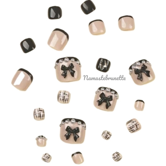 2/$16 3D Bows, Rhinestones, & Pearls Press on Toenails - Picture 10 of 17